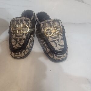 slides Ferragamo size 4